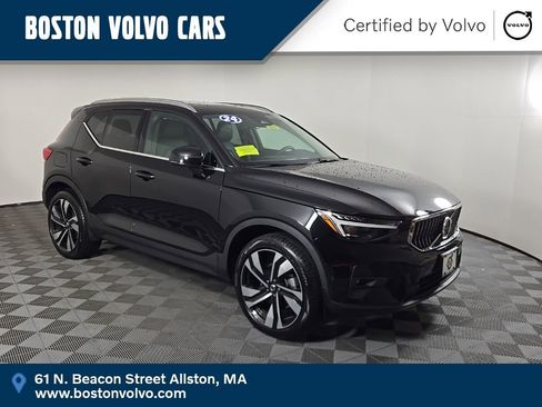 Used 2024 Volvo XC40 B5 Ultimate w/ Climate Package image 1