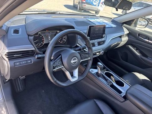 Used 2025 Nissan Altima 2.5 SR image 12