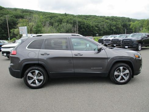 Used 2019 Jeep Cherokee Limited AWD/4WD image 4