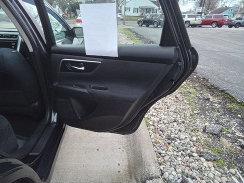 Used 2015 Nissan Altima 2.5 S w/ Sport Value Package image 6