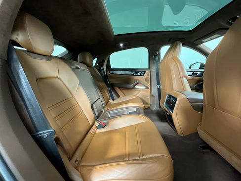 Used 2022 Porsche Cayenne Turbo image 24