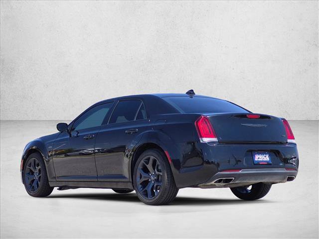 Used 2020 Chrysler 300 Touring w/ Sport Appearance Package RWD image 8