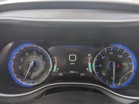 Used 2019 Chrysler Pacifica Touring-L Plus w/ Advanced Safetytec Group image 10