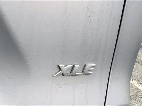 Used 2021 Toyota RAV4 XLE image 9