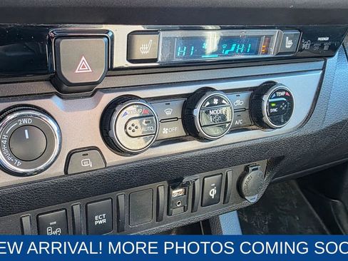 Used 2016 Toyota Tacoma TRD Sport image 19