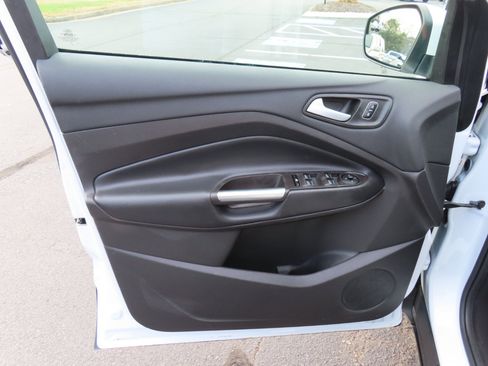 Used 2019 Ford Escape SE image 16