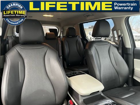 Used 2024 Kia Carnival SX image 41