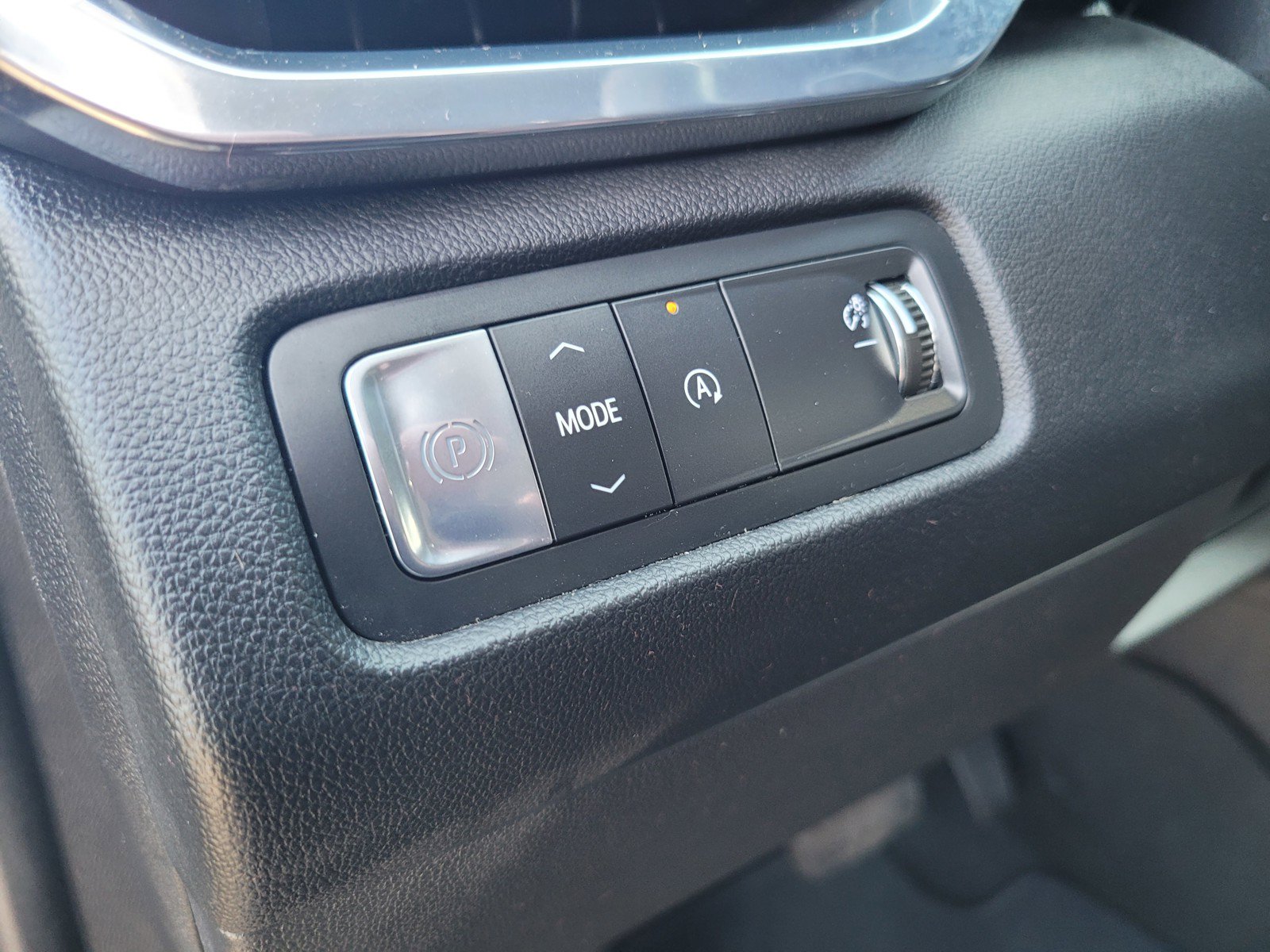 Used 2025 GMC Acadia Elevation FWD image 16