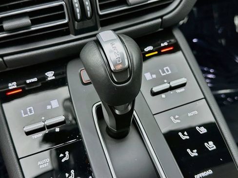 Certified 2026 Porsche Macan AWD/4WD image 19