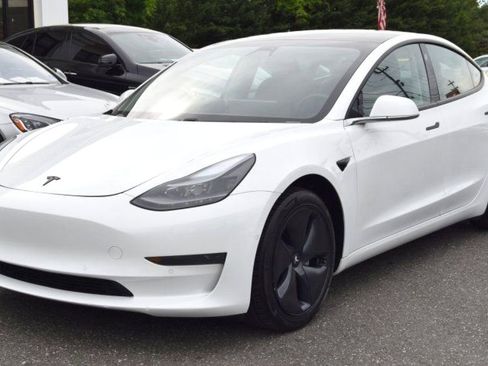 Used 2020 Tesla Model 3 Standard Range RWD image 4