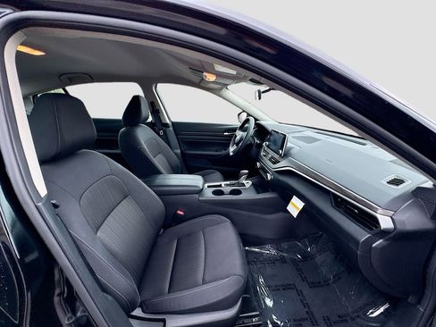 Used 2025 Nissan Altima 2.5 SV FWD image 26