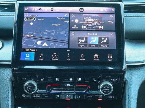 Used 2023 Jeep Grand Cherokee Overland w/ Advanced Protech Group III AWD/4WD image 14