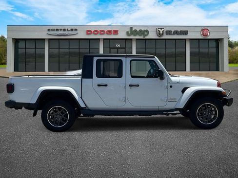 Used 2021 Jeep Gladiator Overland w/ Trailer Tow Package AWD/4WD image 3