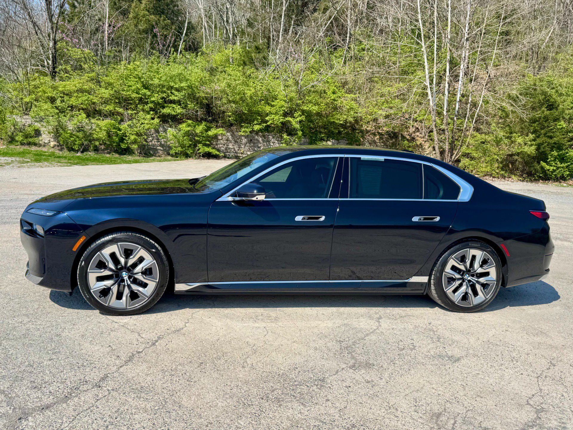 Used 2025 BMW i7 eDrive50 w/ Executive Package RWD image 9