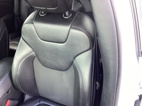 Used 2020 Jeep Cherokee Latitude Plus w/ Cold Weather Group image 11