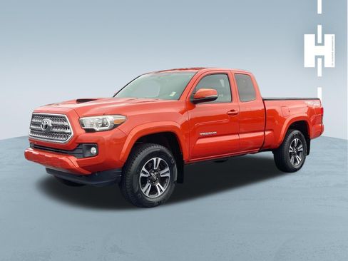 Used 2016 Toyota Tacoma TRD Sport AWD/4WD image 3