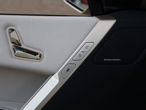 Used 2022 BMW iX xDrive50 w/ Premium Package image 29