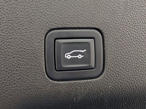 Used 2022 Chevrolet Tahoe Z71 w/ Luxury Package image 32