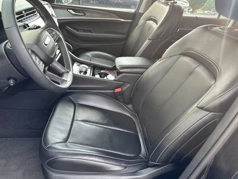 Used 2023 Jeep Grand Cherokee L Limited w/ Luxury Tech Group II AWD/4WD image 4