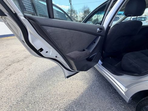 Used 2010 Nissan Altima Hybrid Sedan image 35