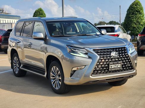 Used 2023 Lexus GX 460 Luxury w/ Accessory Package AWD/4WD image 3