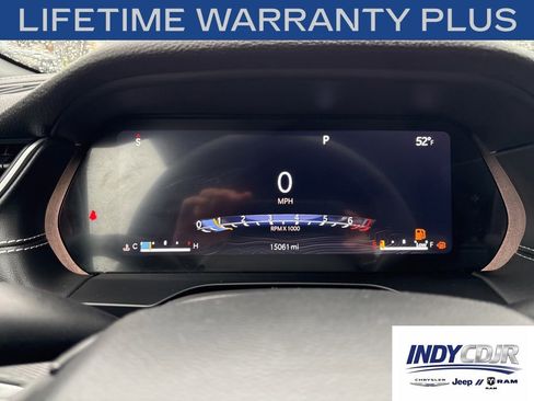 Used 2025 Jeep Grand Cherokee Laredo AWD/4WD image 16