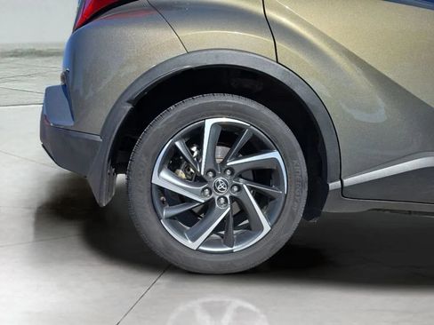 Used 2021 Toyota C-HR Limited FWD image 11