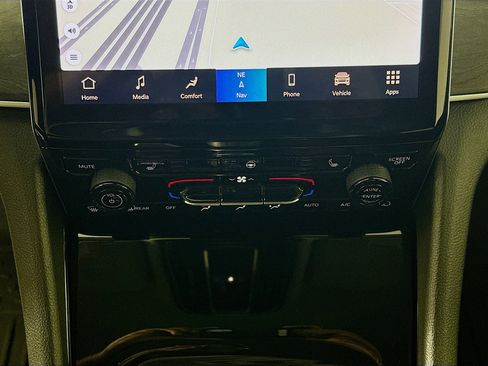 Used 2023 Jeep Grand Cherokee Limited w/ Black Appearance Package image 23