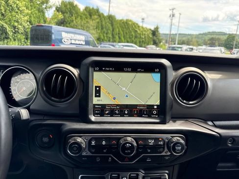 Used 2022 Jeep Gladiator Sport AWD/4WD image 25