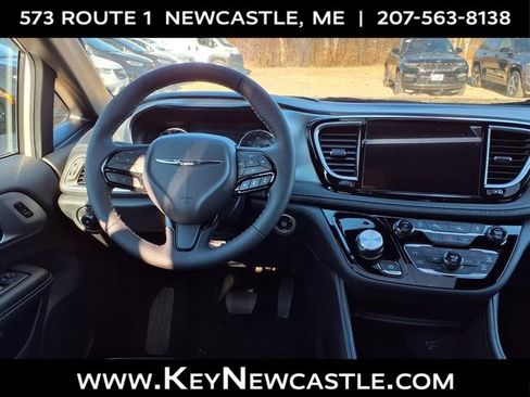New 2026 Chrysler Pacifica Limited w/ S Appearance Package image 16