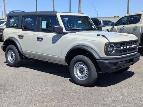 New 2026 Ford Bronco 4-Door AWD/4WD image 1