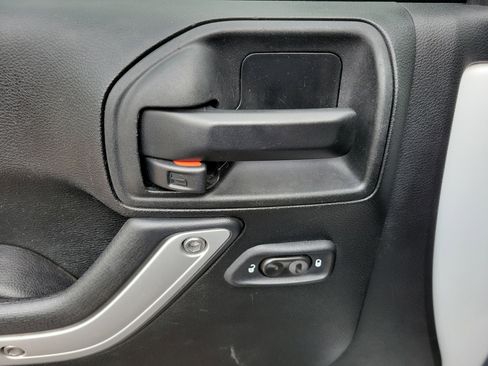 Used 2017 Jeep Wrangler Unlimited Sahara w/ Dual Top Group image 25