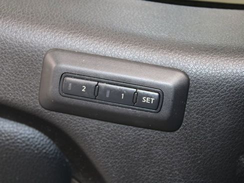 Used 2020 Nissan Titan PRO-4X w/ Pro-4x Convenience Package AWD/4WD image 25