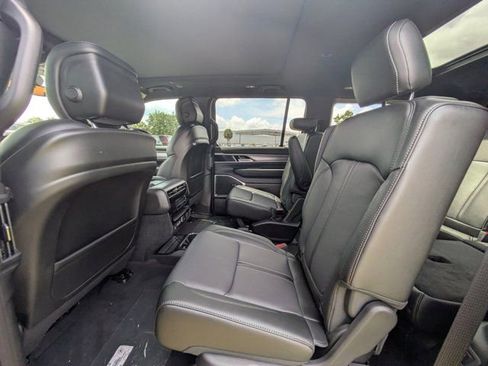 New 2025 Jeep Wagoneer Series II image 12