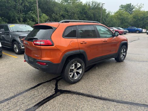 Used 2014 Jeep Cherokee Trailhawk w/ Cold Weather Group AWD/4WD image 5