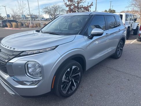 Used 2024 Mitsubishi Outlander SE image 5