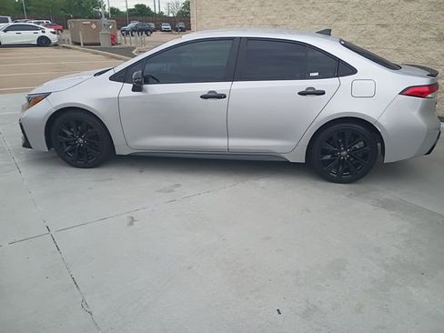 Used 2022 Toyota Corolla SE FWD image 3