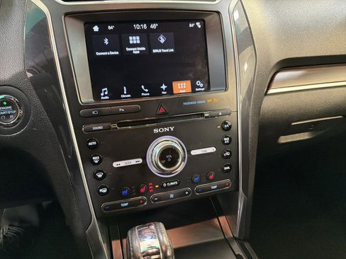 Used 2017 Ford Explorer Limited image 18