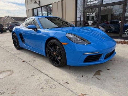 Used 2025 Porsche 718 Cayman w/ Sport Chrono Package image 3