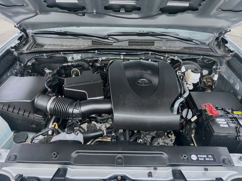 Used 2018 Toyota Tacoma TRD Sport image 29