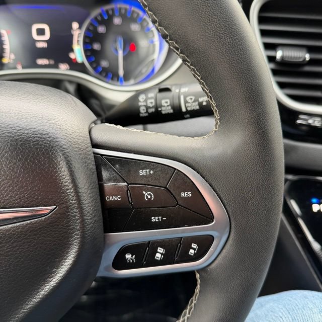 Used 2025 Chrysler Pacifica Select FWD image 21