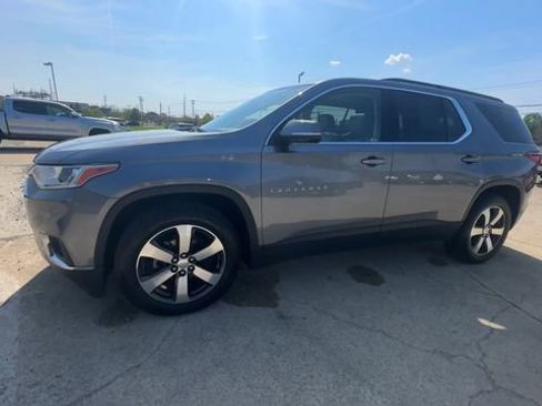 Used 2019 Chevrolet Traverse LT w/ LT Premium Package AWD/4WD image 4