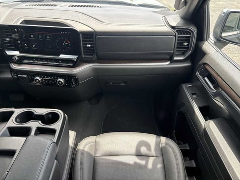 Used 2025 GMC Sierra 1500 SLT AWD/4WD image 29