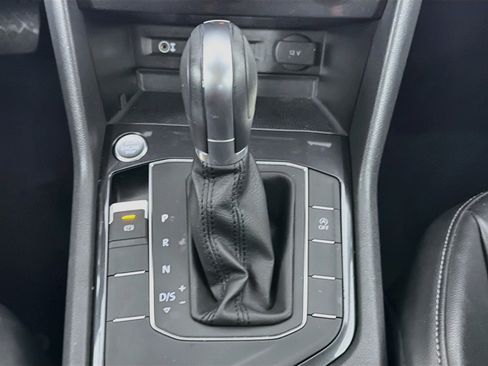 Used 2018 Volkswagen Tiguan SEL FWD image 25