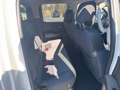 Used 2025 Nissan Frontier SV w/ SV Convenience Package image 30