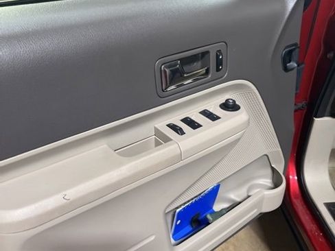 Used 2010 Ford Edge SEL image 5