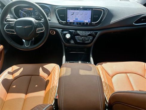 Used 2024 Chrysler Pacifica Pinnacle image 12