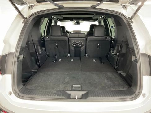 Certified 2025 Honda Pilot Black Edition image 8