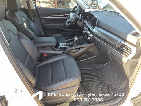 Certified 2025 Kia Telluride LX FWD image 8