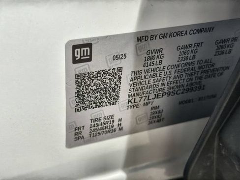 Certified 2025 Chevrolet Trax RS w/ Sunroof Package FWD image 33